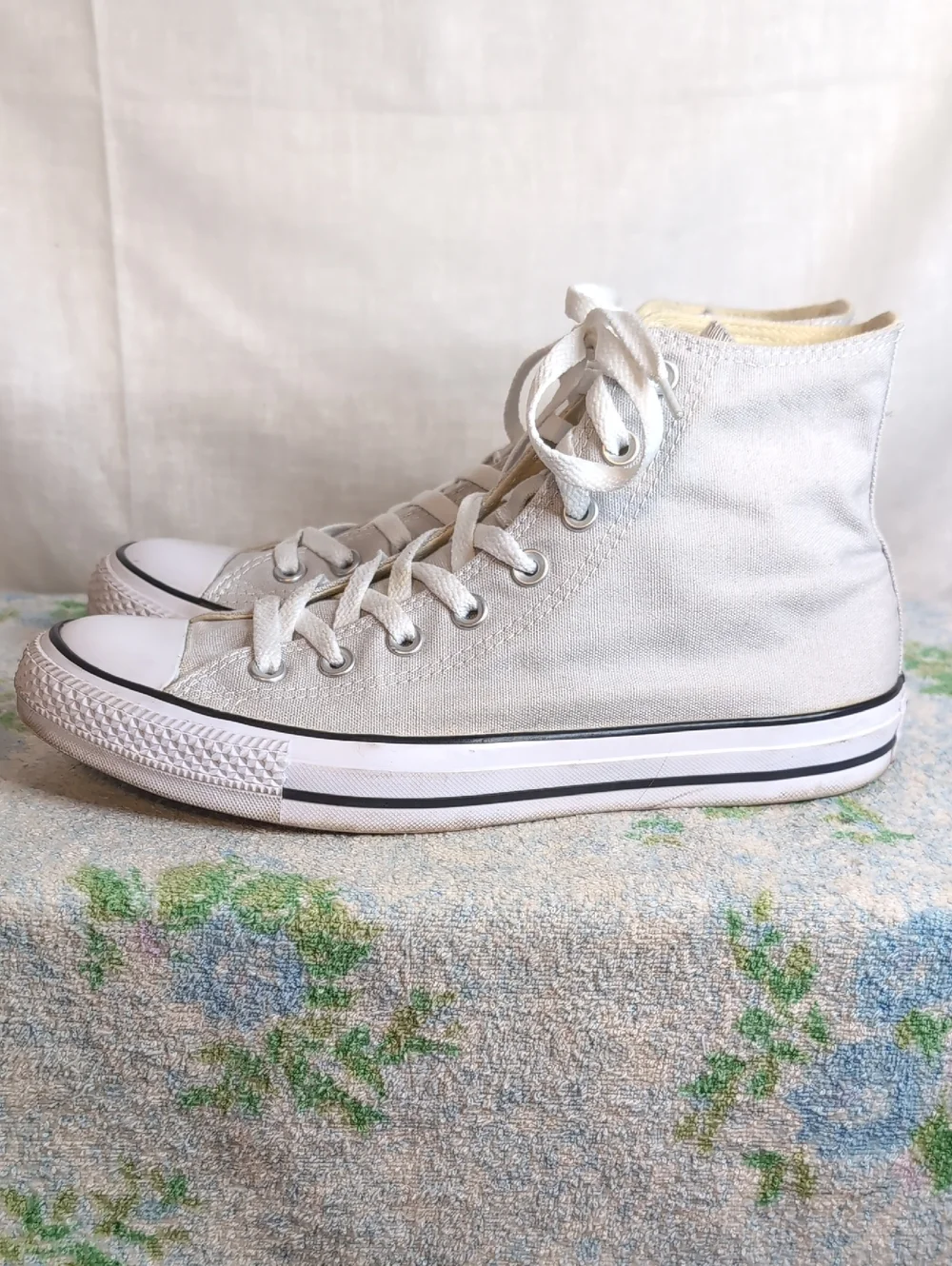Silver Converse hi-top sneakers men's 8 - Picture 2 of 8